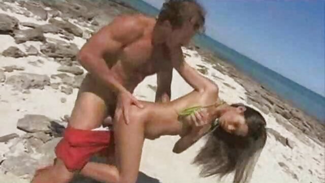 Vr porno video bokep sama pembantu sensual masseuse Loren Minardi rides ayam Anda BaDoink VR